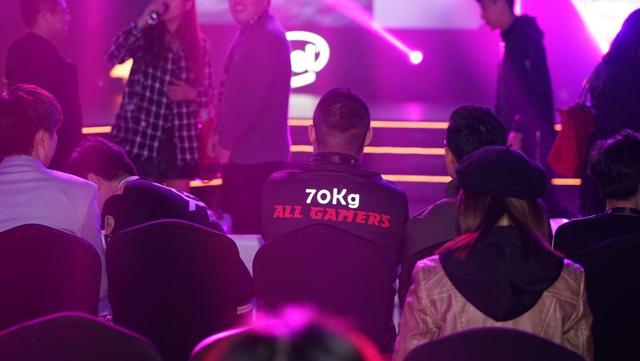  电竞传奇选手复出首战，强势碾压对手晋级  