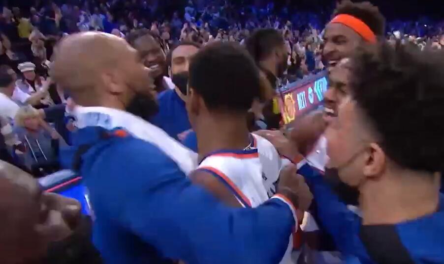  老将压哨三分绝杀，主场球迷陷入沸腾