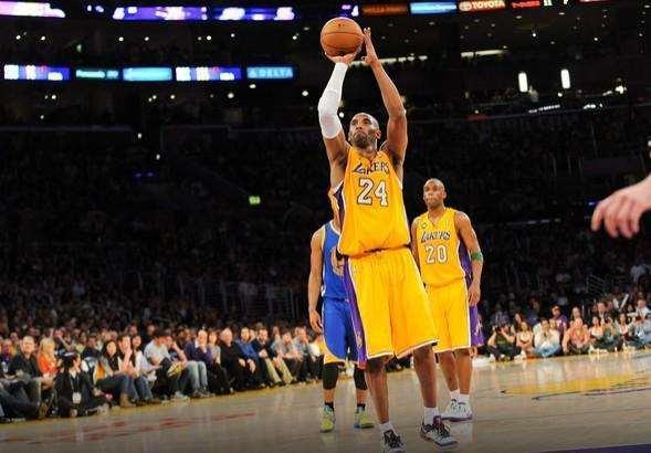  老兵传帮带见成效，更衣室凝聚战斗力