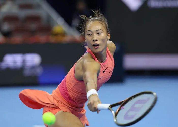  中国金花郑钦文晋级八强，刷新个人最佳战绩