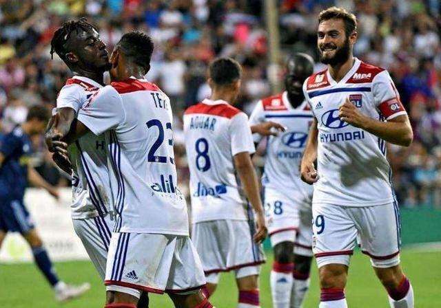  黑马逆袭淘汰卫冕冠军，爆冷震撼足坛