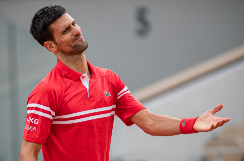  斯维亚泰克卫冕成功，罗兰加洛斯再捧金杯