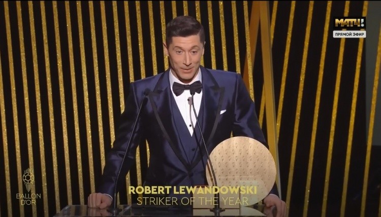  莱巴金娜身高优势尽显统治网前较量