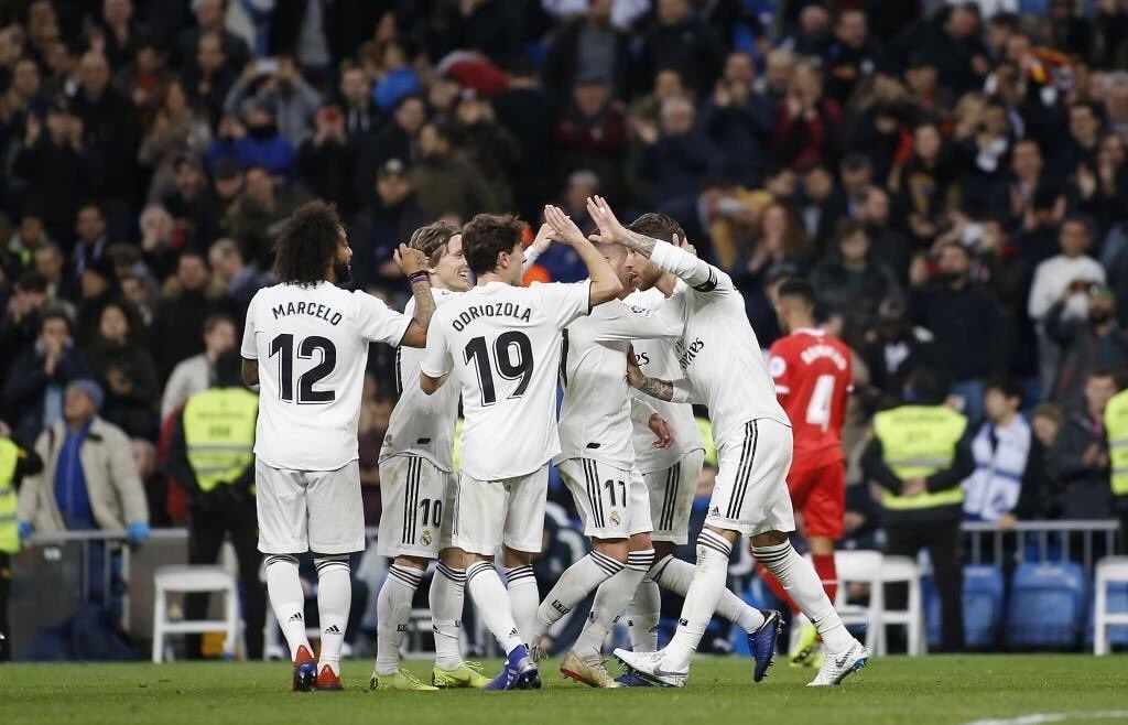  西甲国家德比，巴萨主场大胜皇马