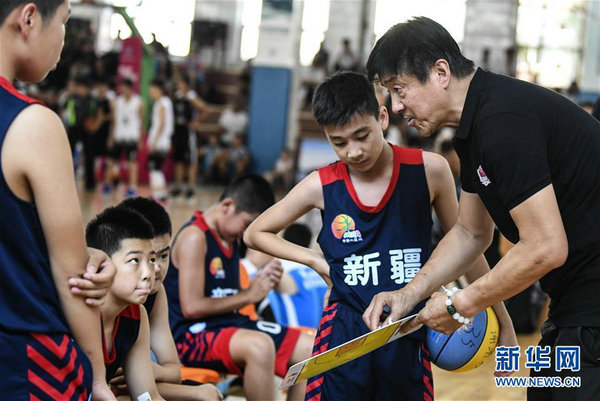  青少年篮球训练营，百名新苗开启特训